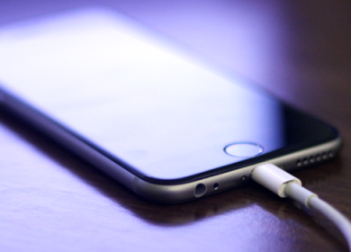 Как правильно заряжать iPhone